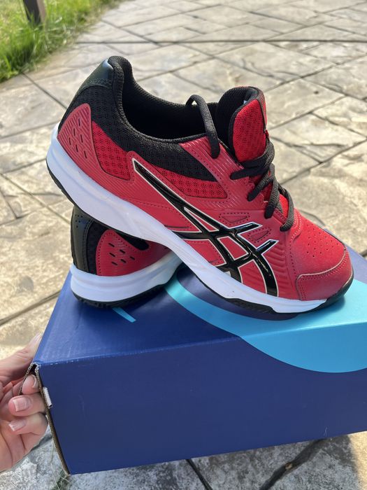 Кросівки Asics р.39 (підлітковий 40) нові