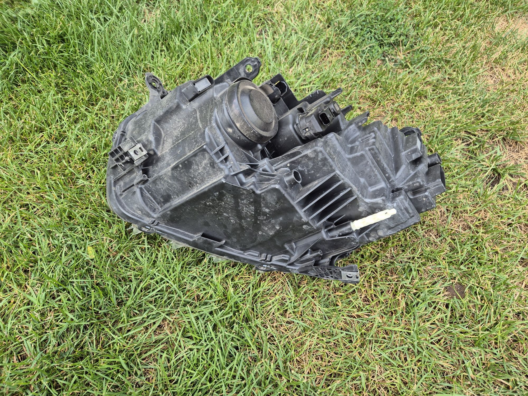 Lampa prawy przód Dacia Duster Renault