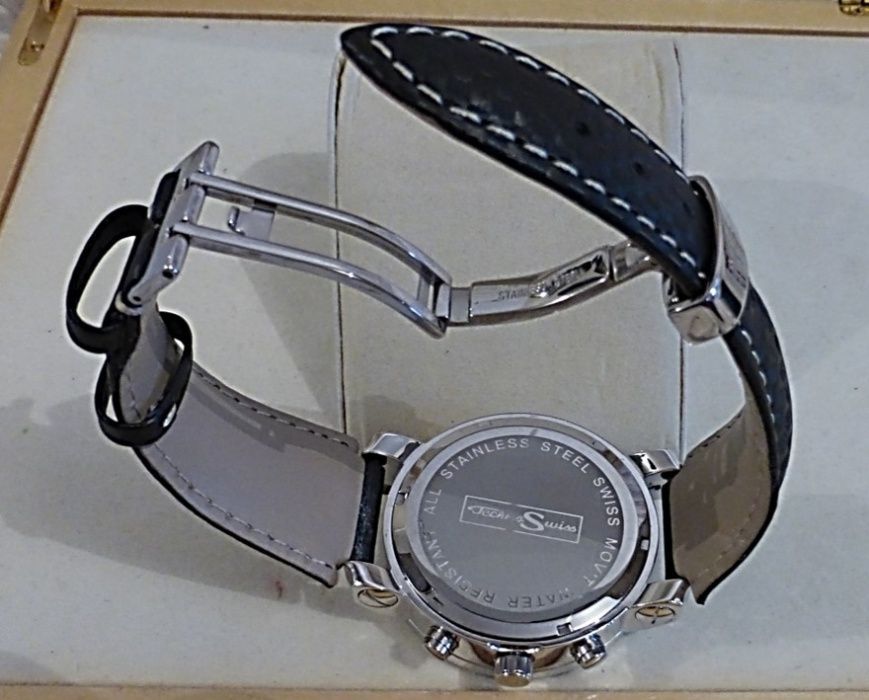 Relógio quartz Technoswiss com luneta de diamantes