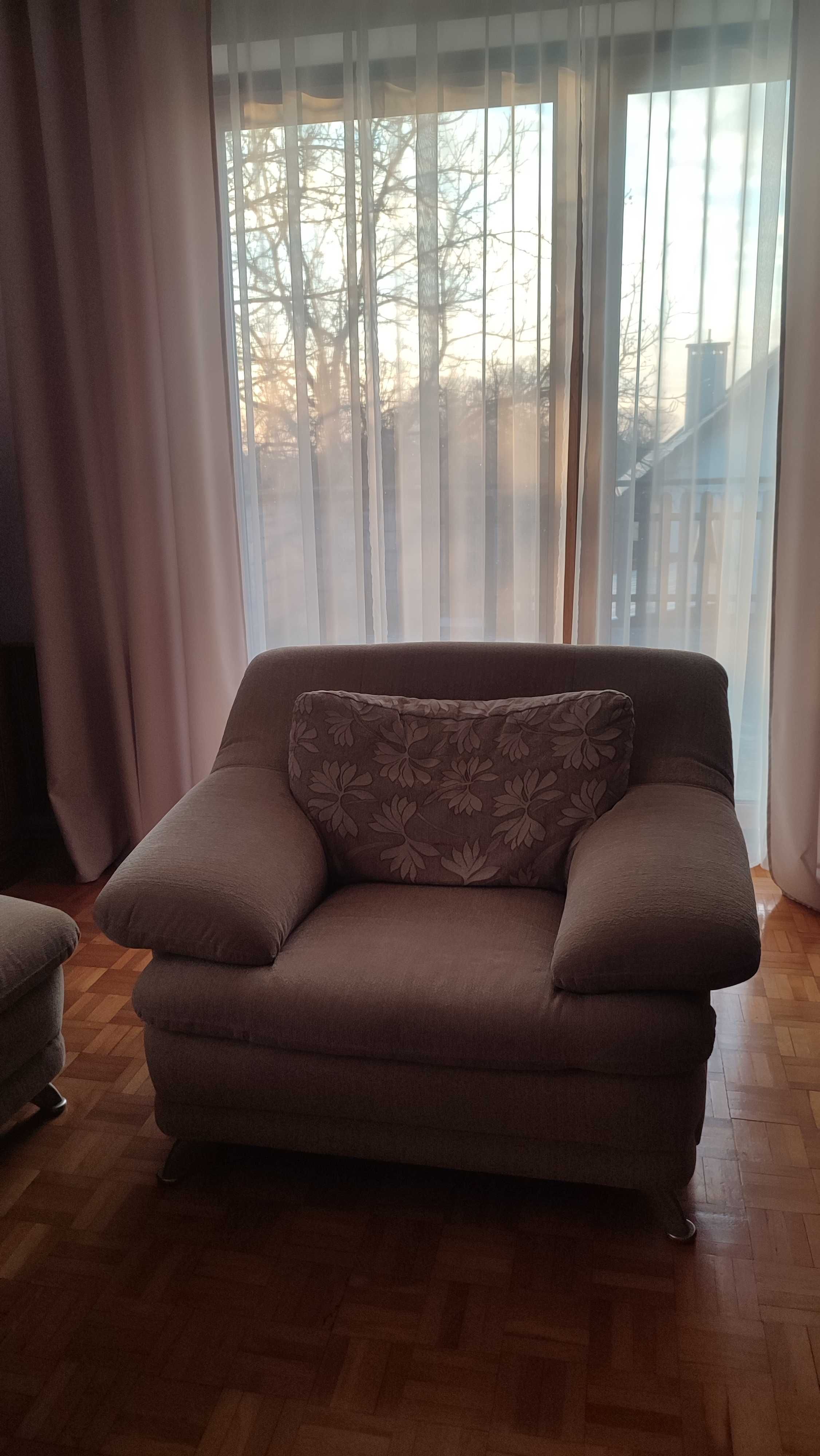 Wypoczynek 3+2+1+pufa z funkcją spania i schowkiem