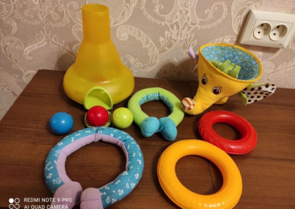 Музывальная игрушка слоник - пирамидка Tiny love