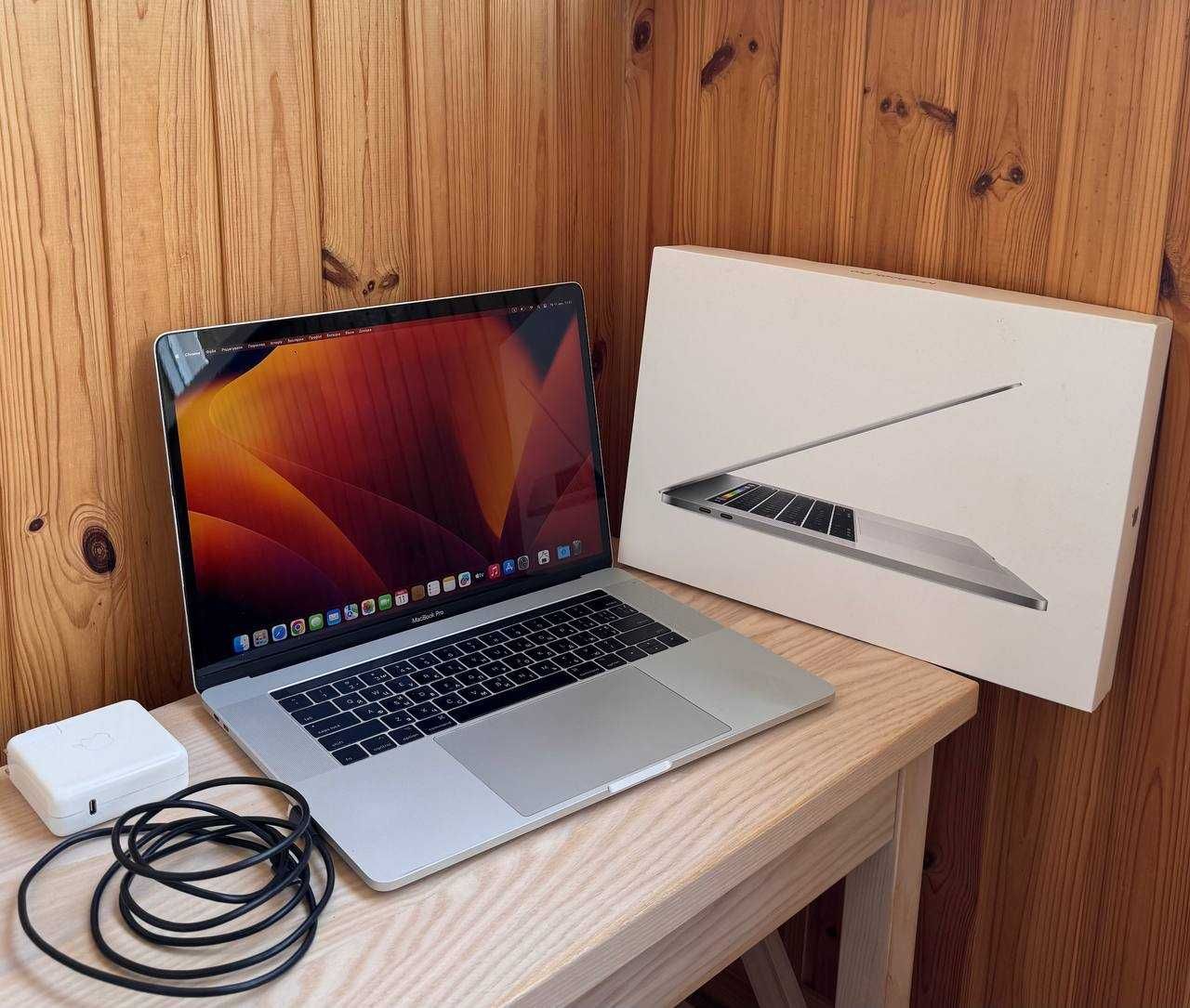 MacBook Pro 15-inch, 2017, A1707, 256SDD, 16GB Ram