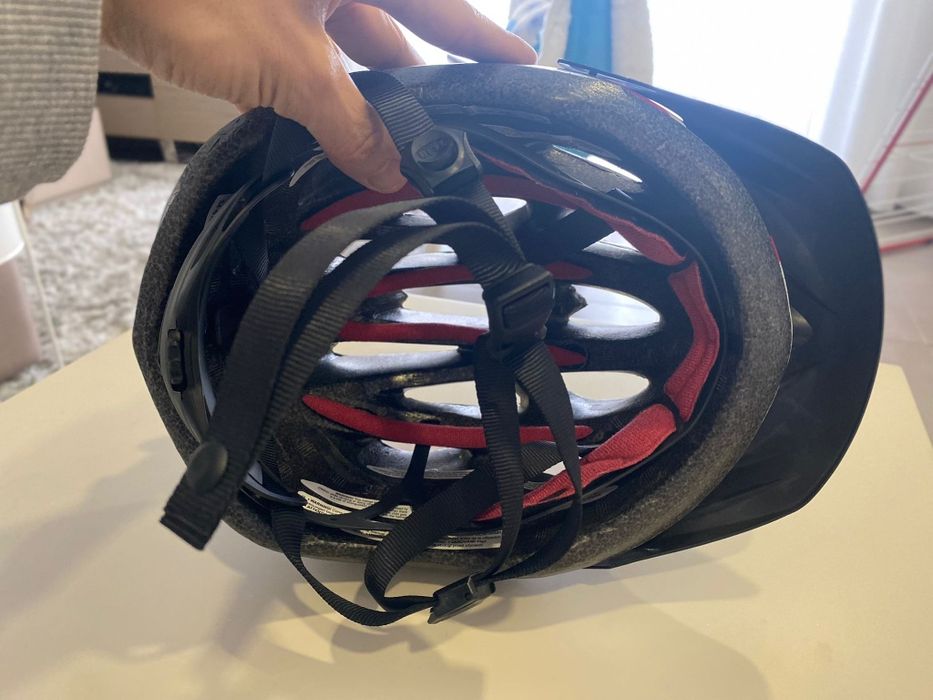 Capacete para bicicleta mais luvas e bolsa