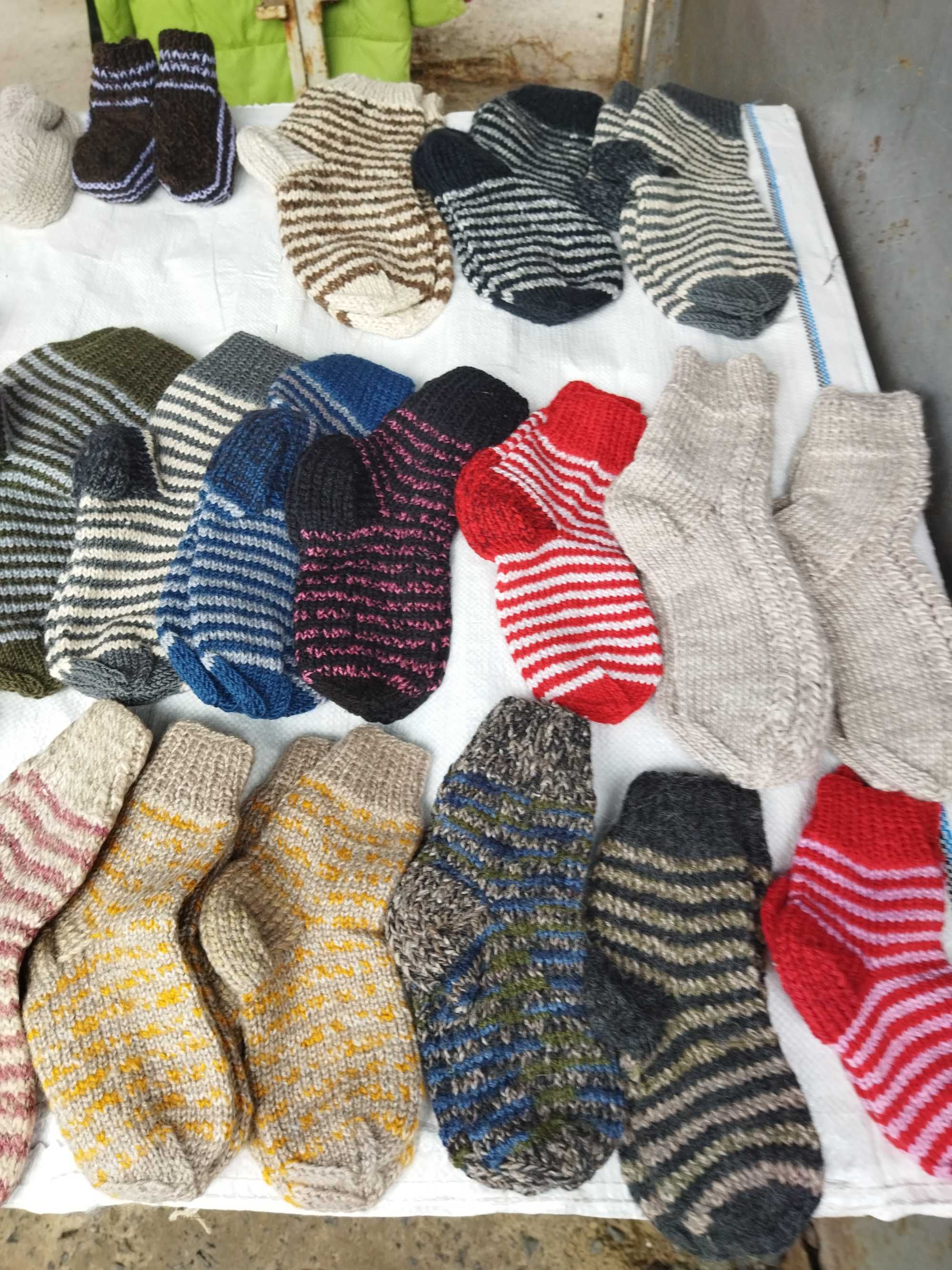 Продам вязаные носки и тапочки разных размеров. Взрослые и детские.