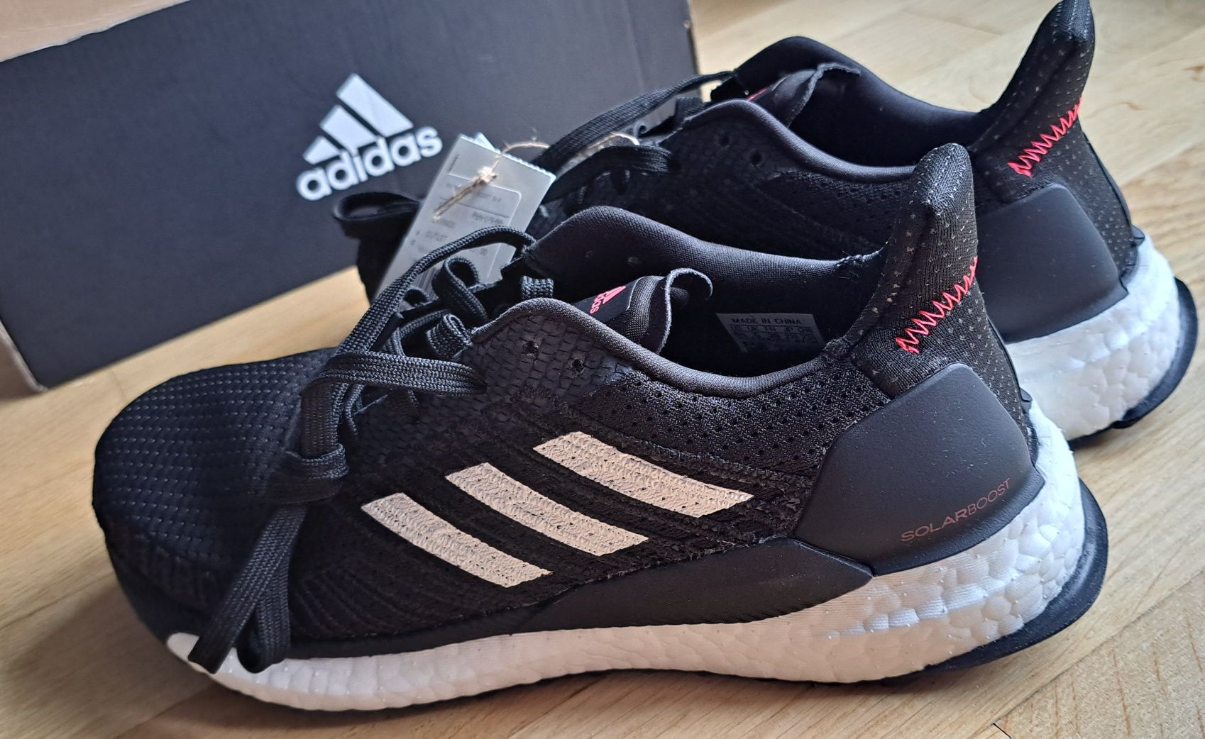 Nowe buty Adidas Solar Boost 19W