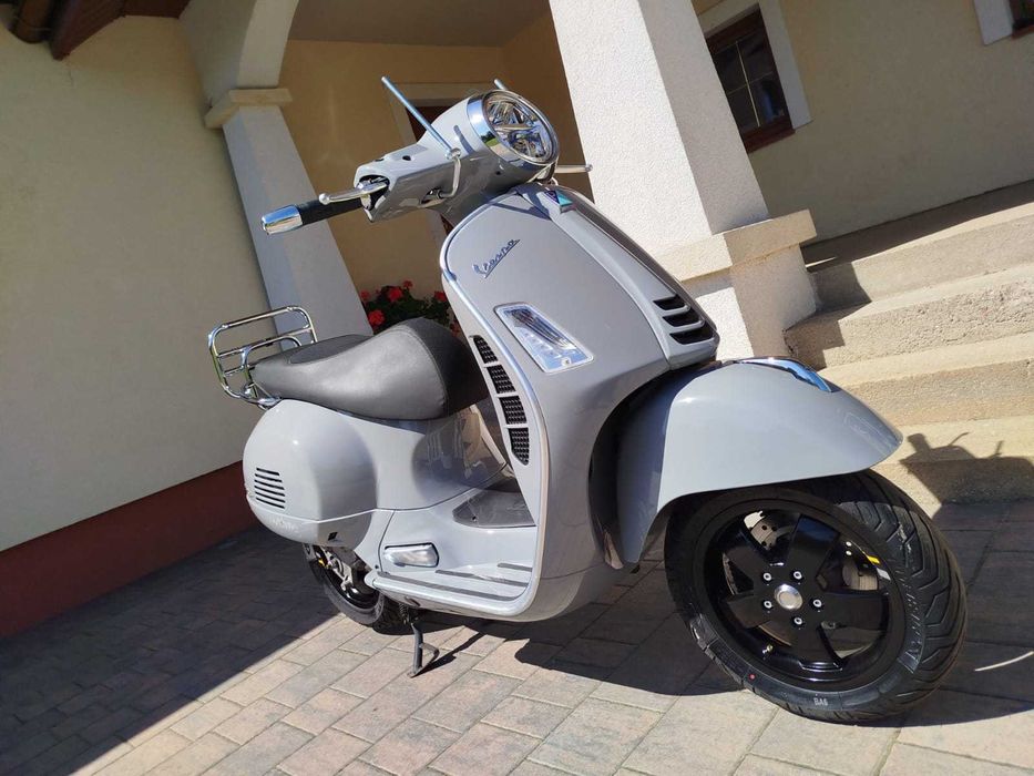 Piaggio Vespa GTS 300, rok 2020