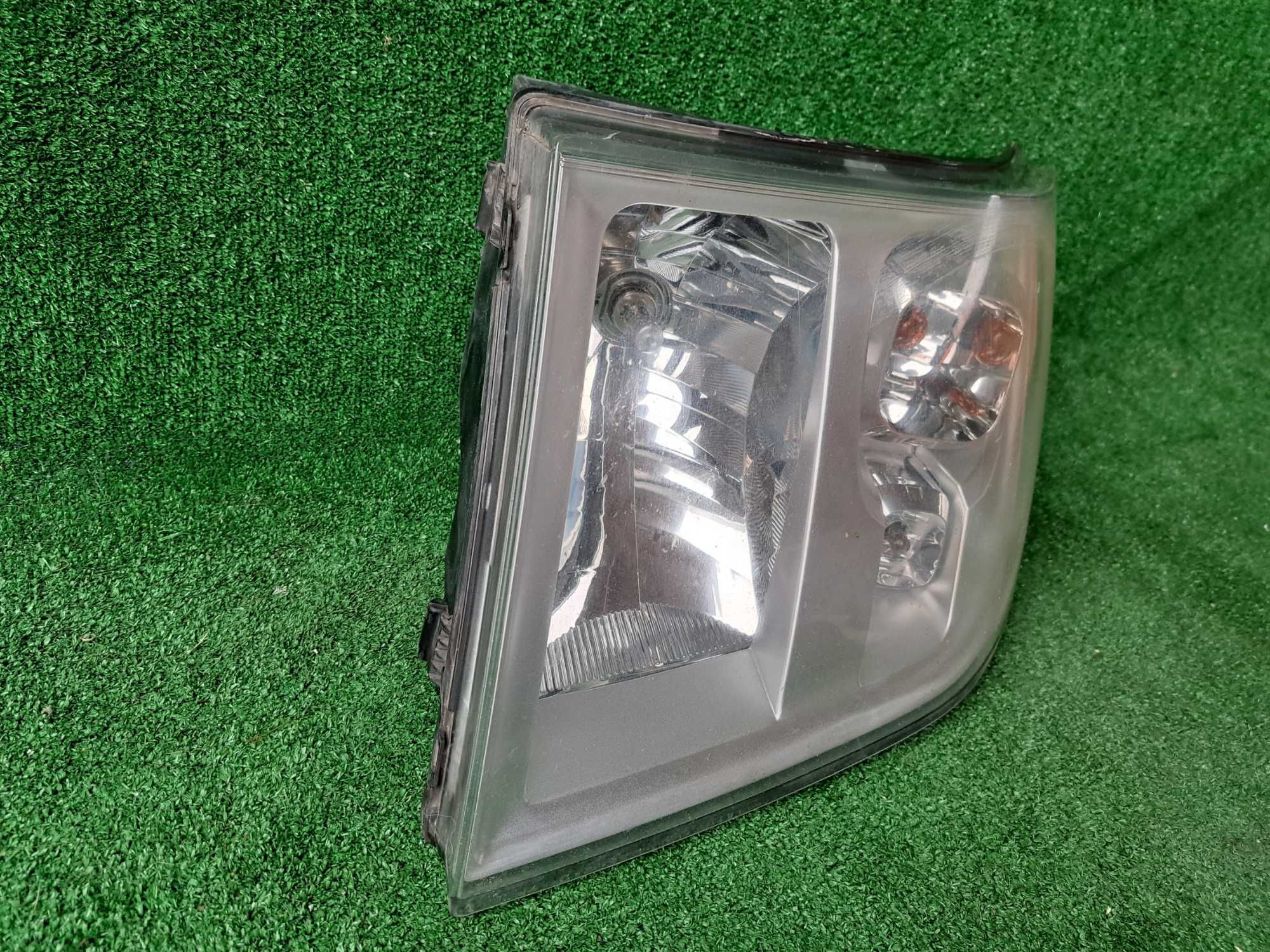 Lampa prawa przednia Ford Transit MK7