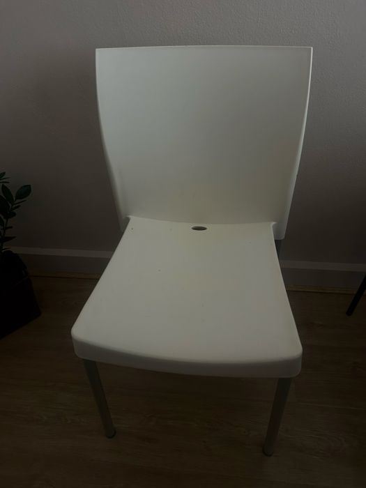 Vendo cadeira branca