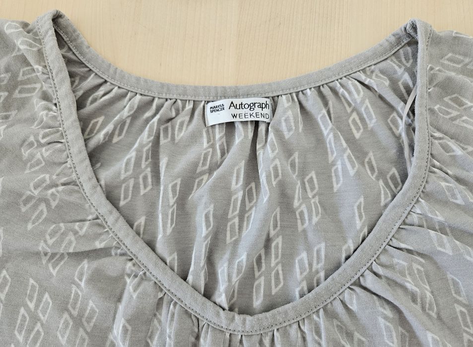 Damsa bluzka z krótkim rękawkiem; 44/16/XXL; Marks & Spencer; szara
Ro