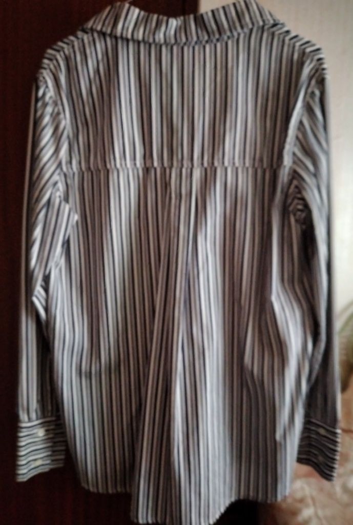 Camisa às riscas feita em Cabo Verde