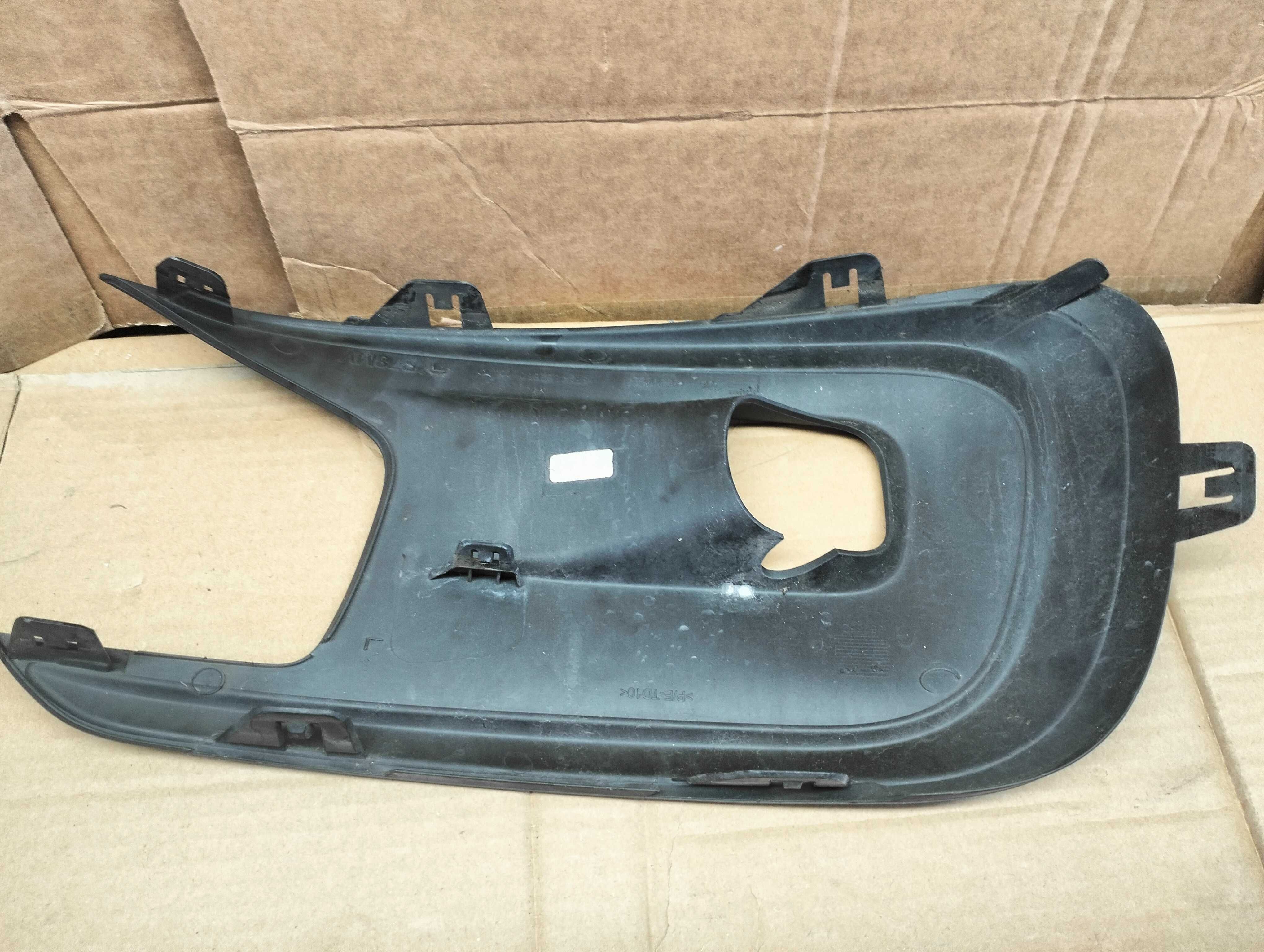 kratka  prawa zderzaka na halogen  citroen c4 picasso