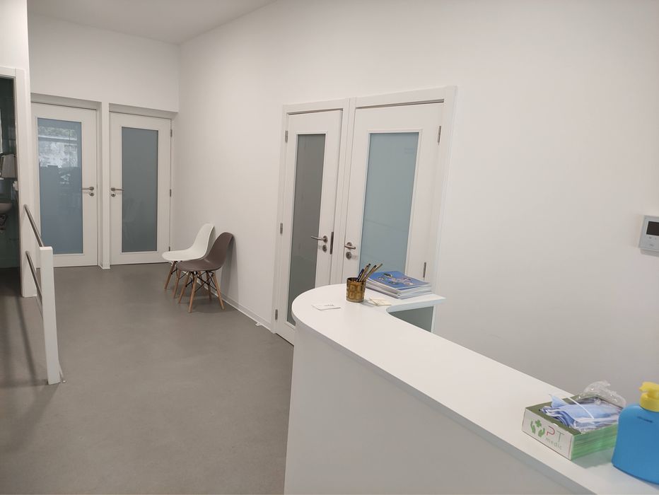 Vende-se/Arrenda-se: Espaço Comercial C/ Montra na Rua Figueira da Foz