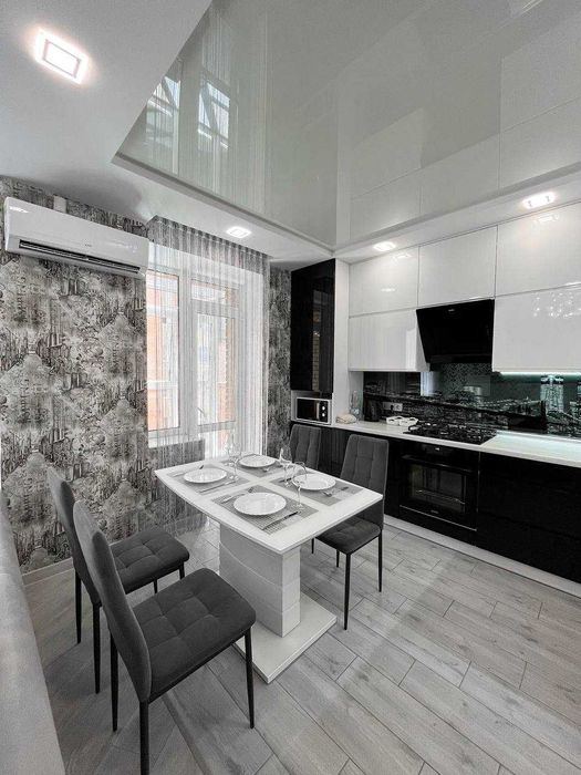 Апартаменти Люкс 2-кімнатні у Центрі - Мережа HELEN