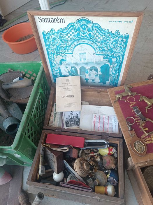 Lote de antiguidades fim de actividade