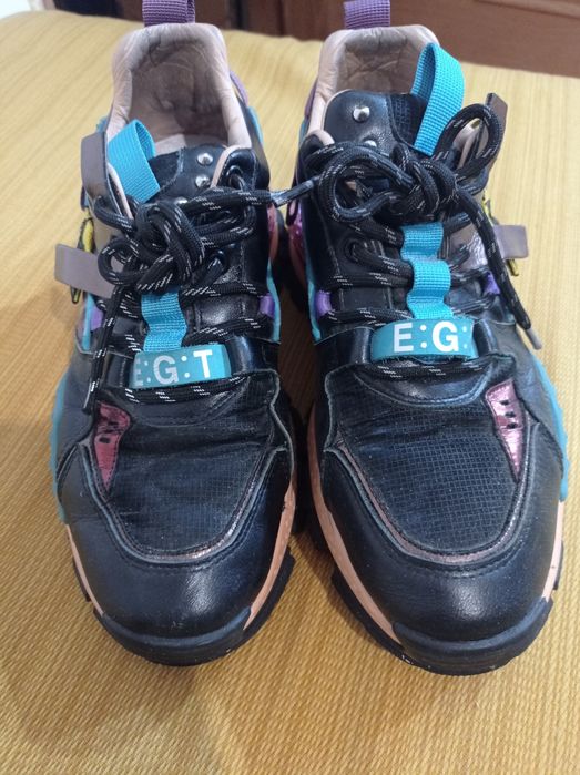 Sapatilhas praticamente novas