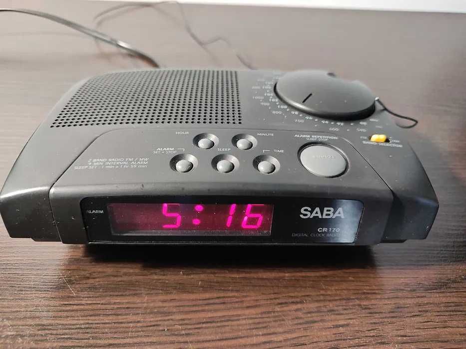 Stary radiobudzik SAABA CR170