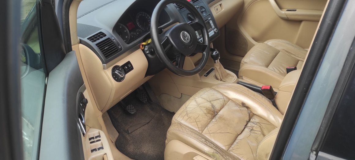 VW Touran  140KM jasne wnętrze
