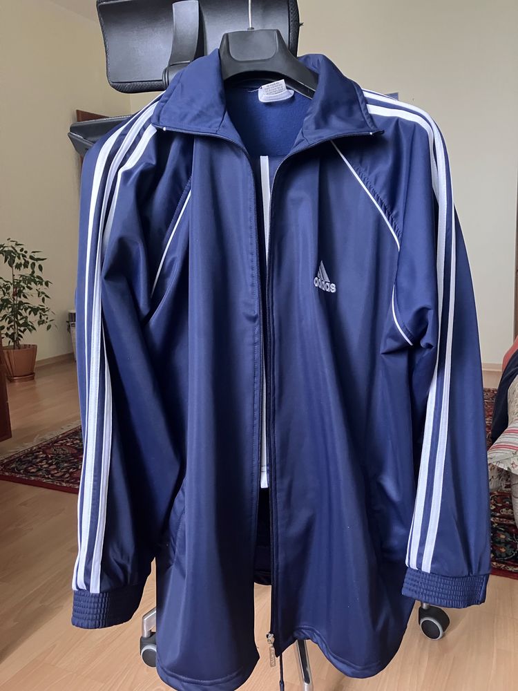 Чоловічіий костюм сортивний