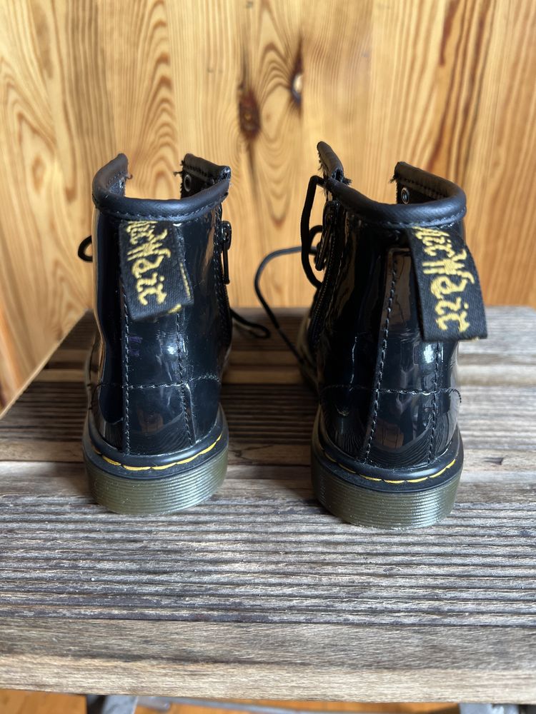 Sprzedam buty firmy Dr Martens rozmiar 24 zmierzone długość wewnątrz 1