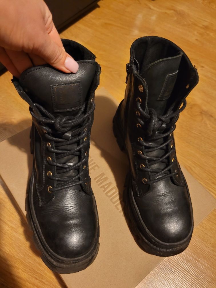 Steve Madden Trapery