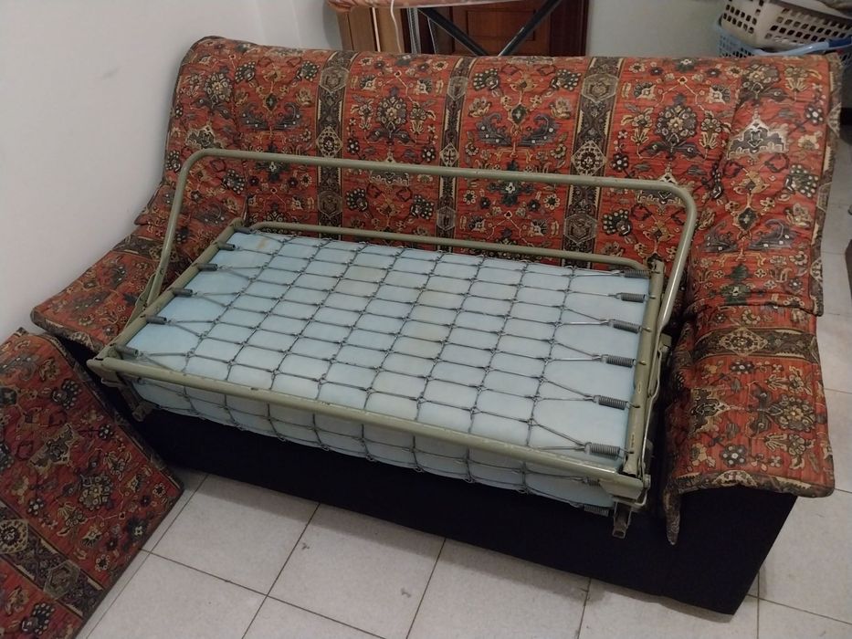Sofá-Cama com dois cadeirões