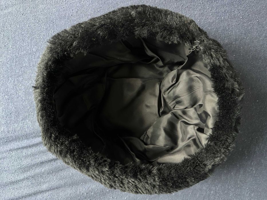 Komplet mufka i toczek ze sztucznego futra. Czarne.