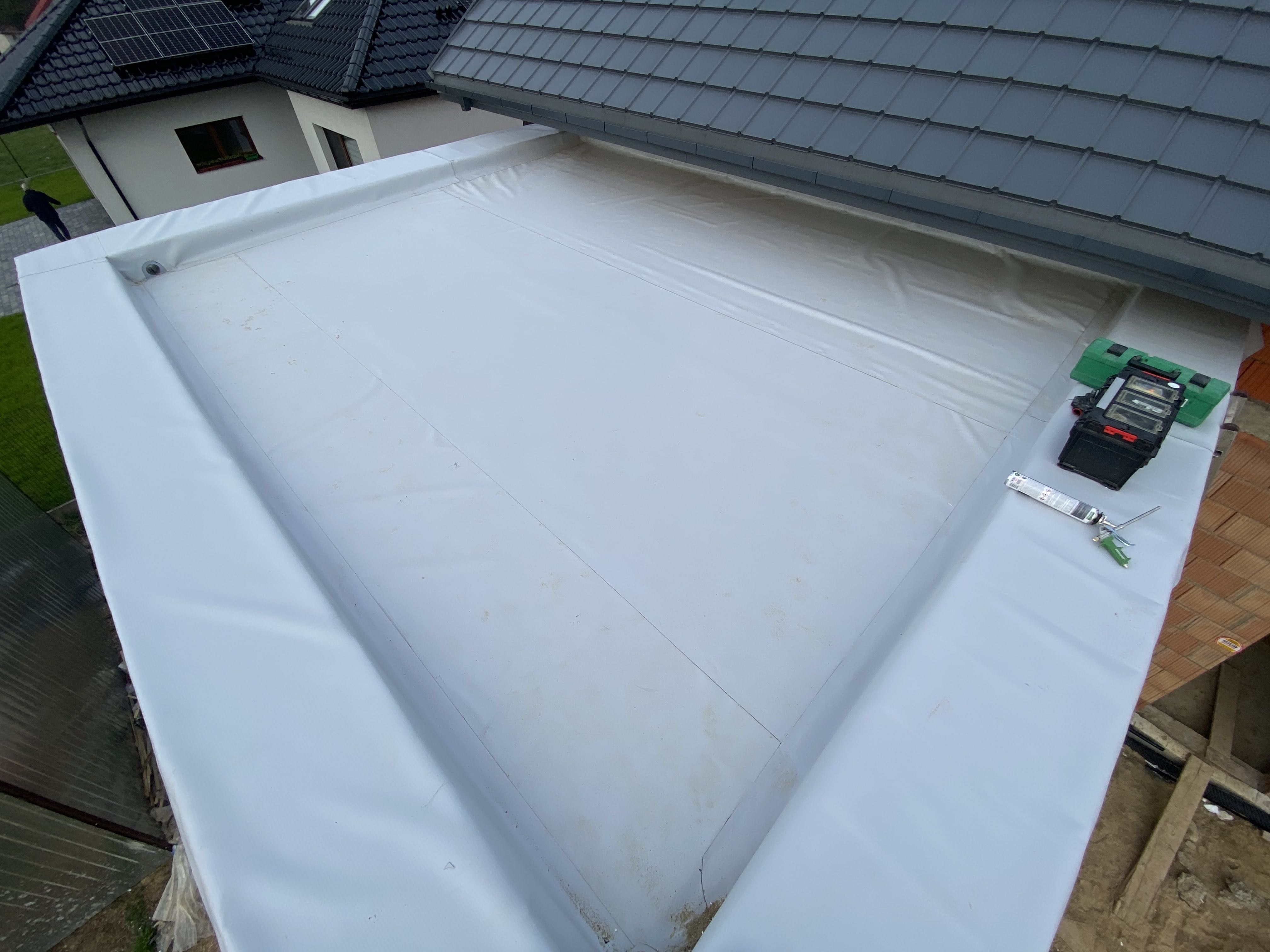 Montaż membrana dachowa PVC ocieplenie dachy płaskie kompleksowo