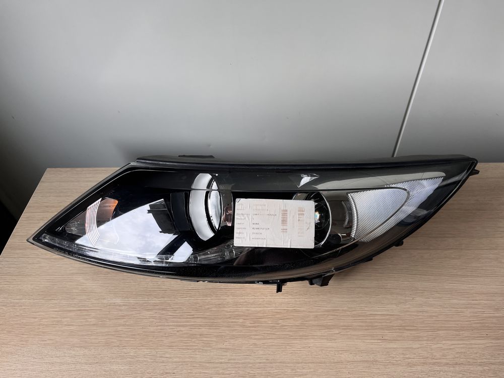 lampa przód lewa Kia Sportage III 3 xenon 2010-