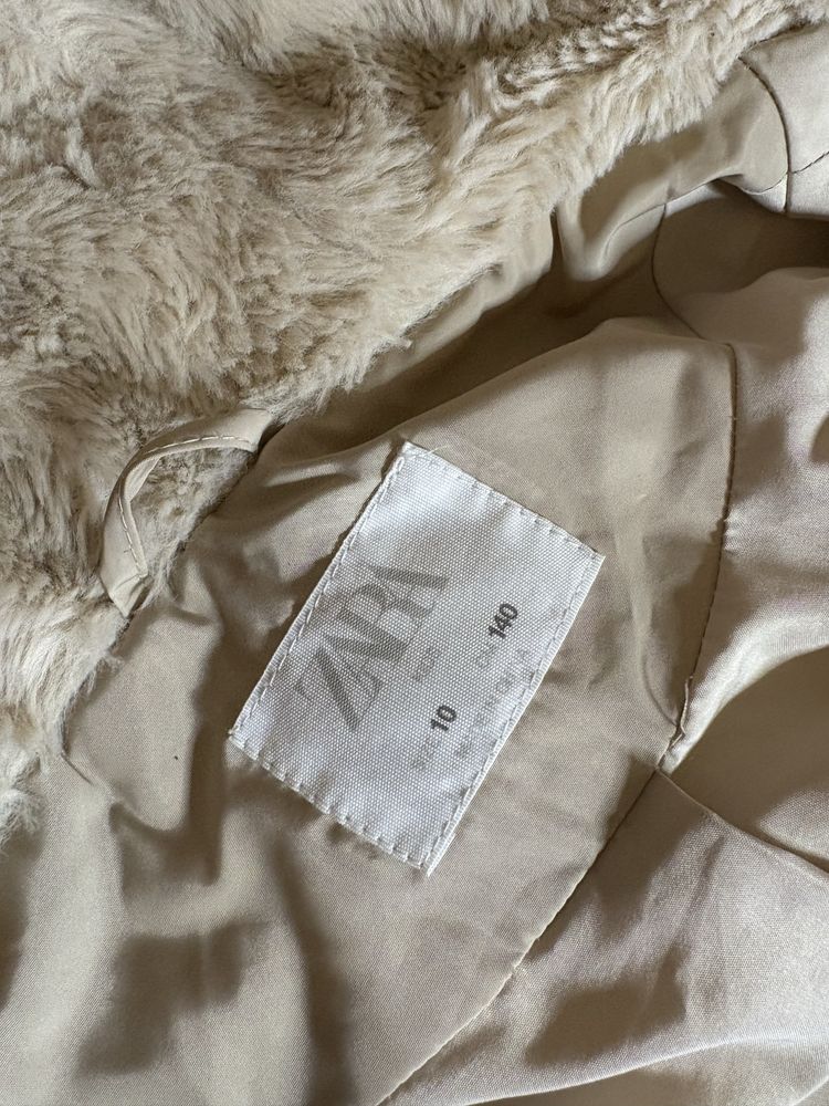 Зимняя куртка на девочку Zara 10лет