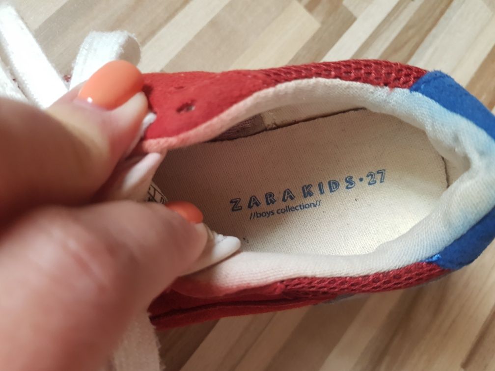 Продам фирменные кроссовки Zara