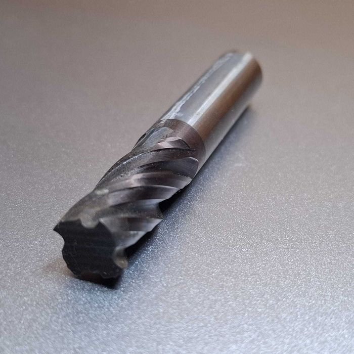 Ostrzałka do frezów, szlifierka CNC, ostrzenie frezy, wiertła VHM,HSS