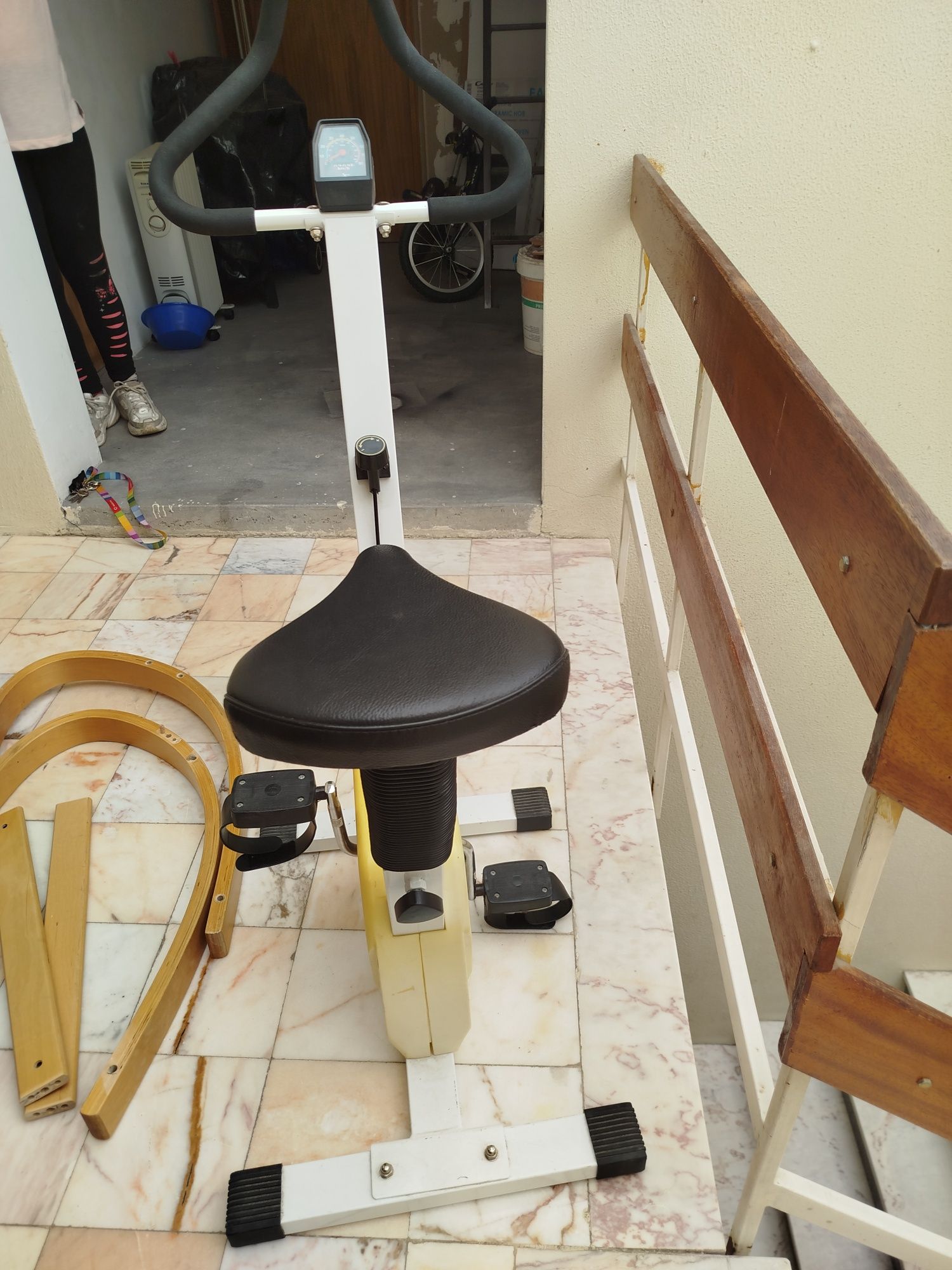 Bicicleta fixa,com pouco uso