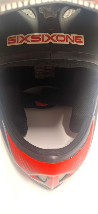 Capacete de downhill SixSixone Strike
