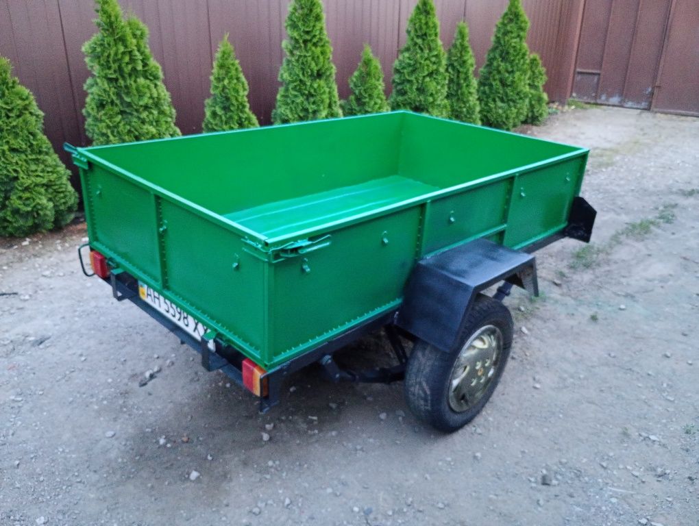 Легковий авто причеп .