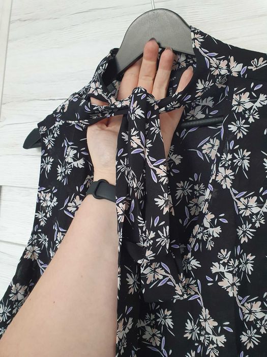 Elegancka bluzka z wiązaniem pod szyją r.48