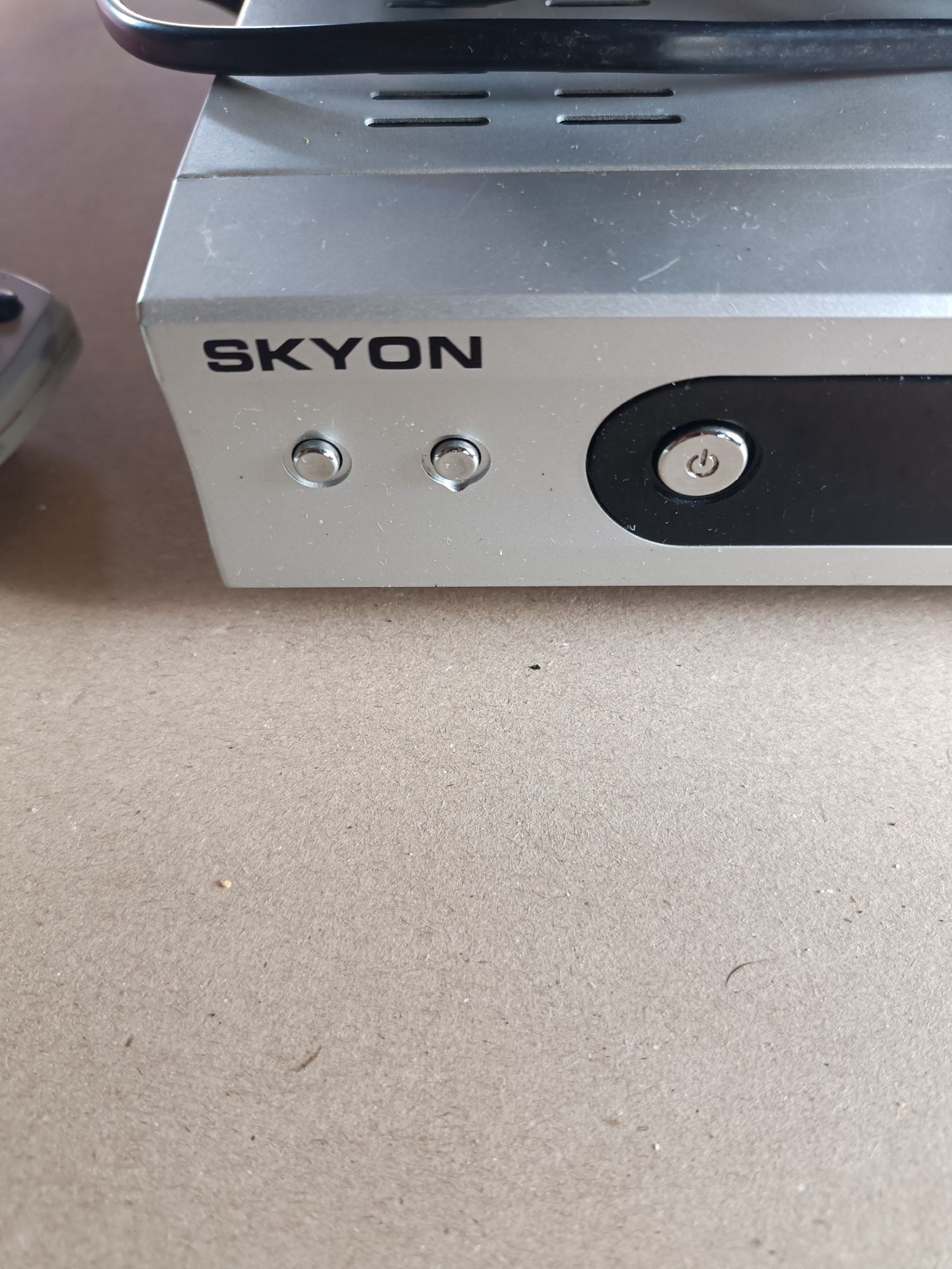 Тюнер спутниковый Skyon dsr 2300
