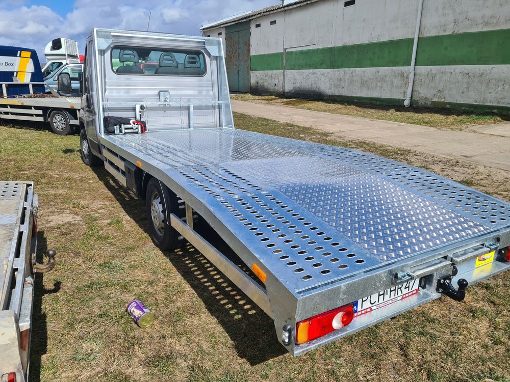 Zabudowa  auto lawety gotowe na placu pomoc drogowa