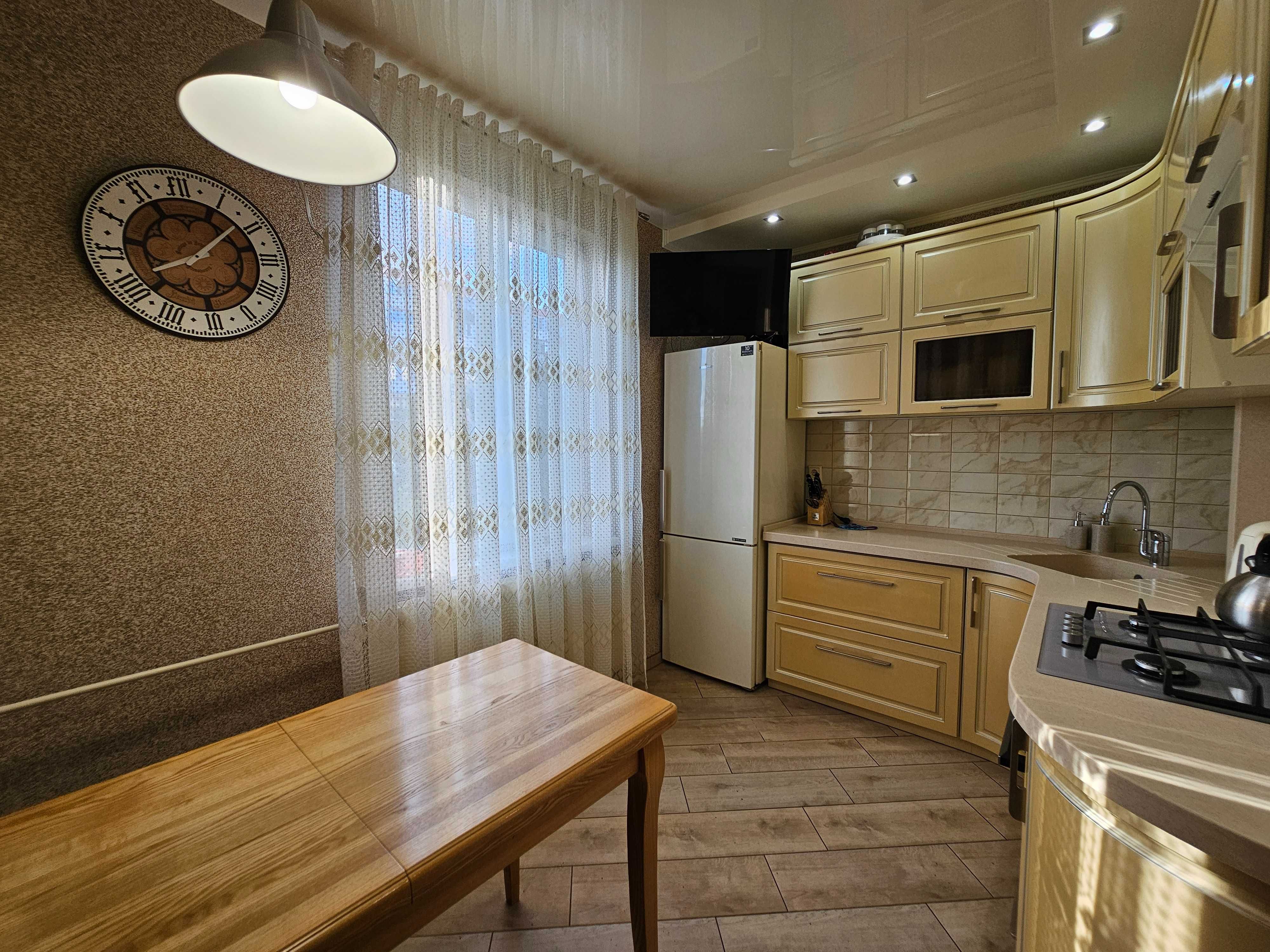 Трёхкомнатная квартира на Макулане, микрорайон Всебратское-2