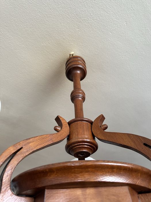 Rustykalna lampa drewniana z kloszami szklanymi – styl retro / PRL