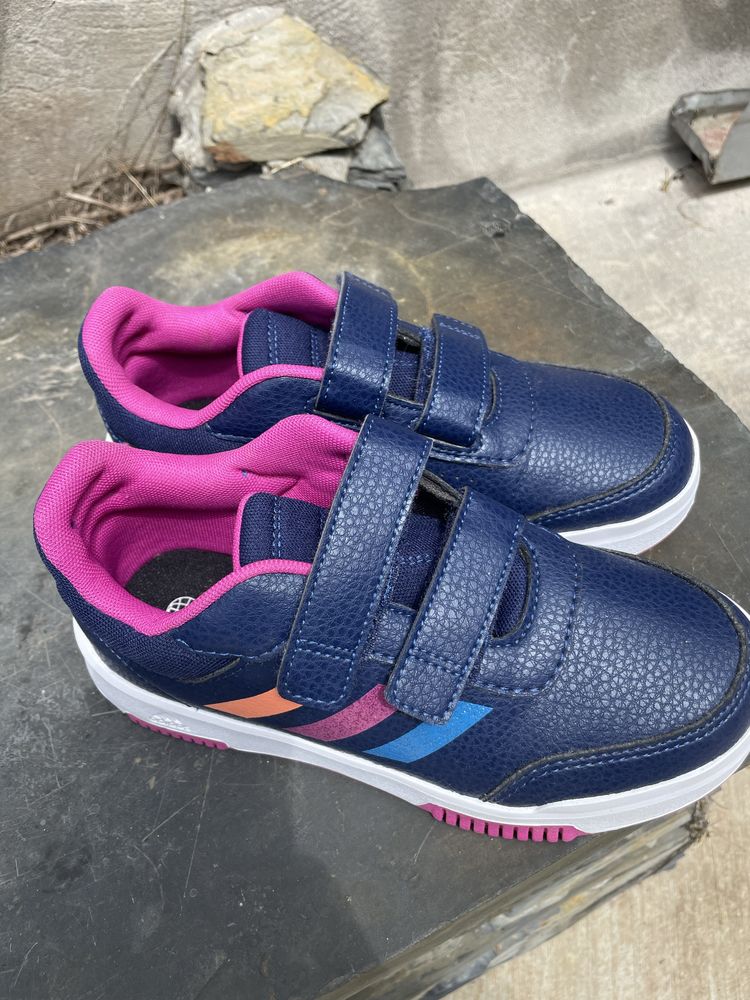 Sapatilha Adidas nr.33 - novas