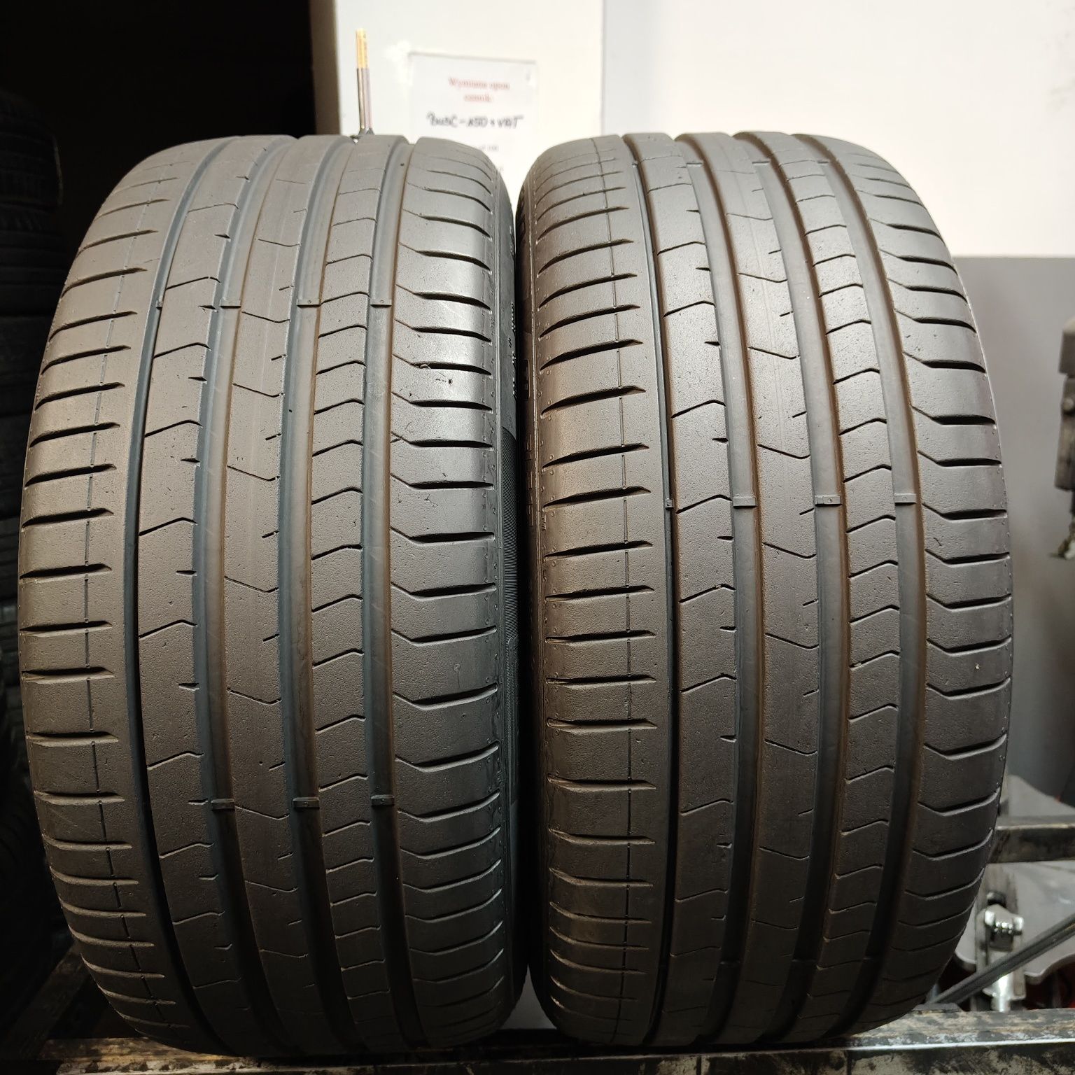 255/35/21 XL Sprzedam parę opon letnich Pirelli P Zero