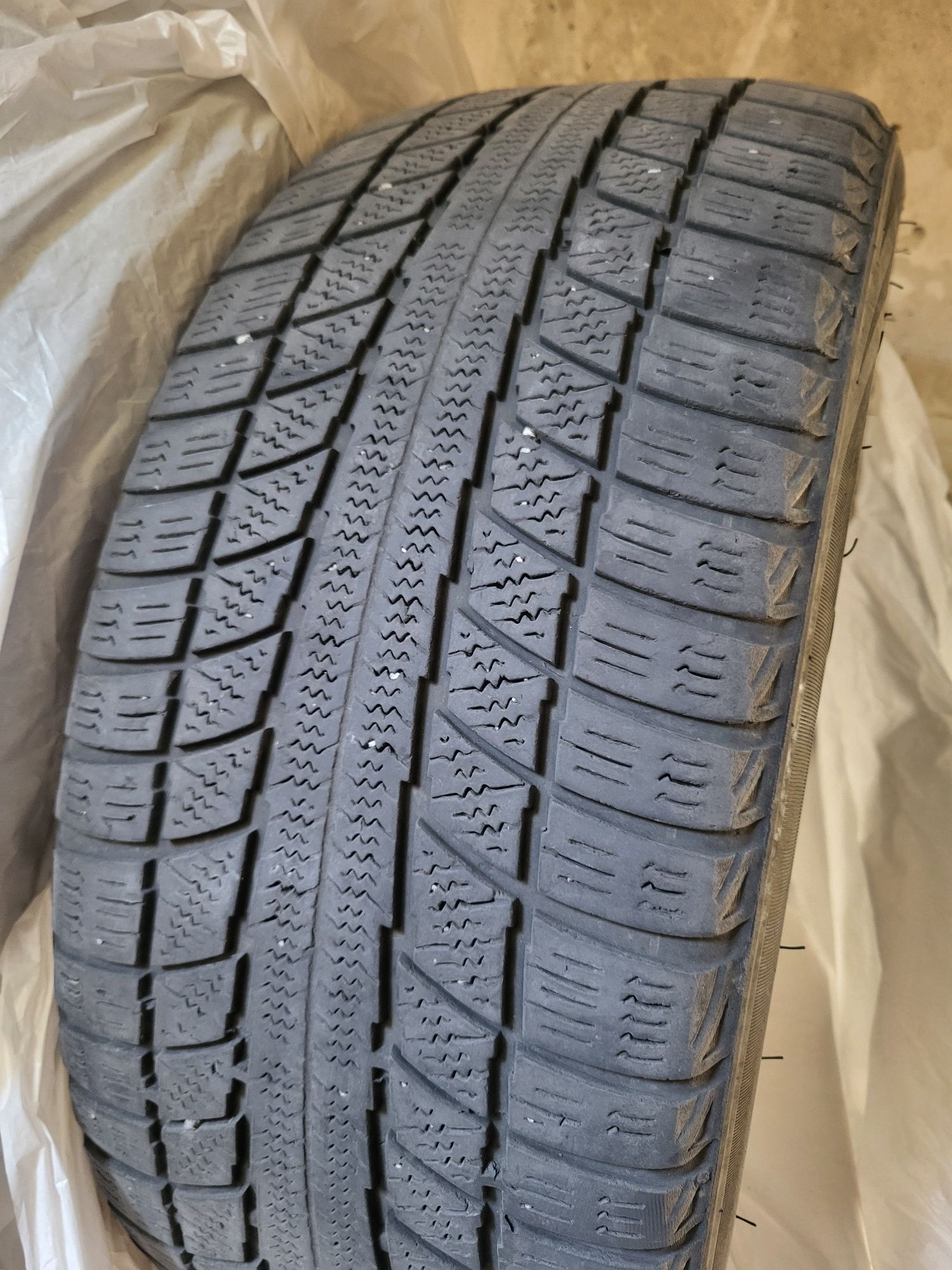 Triangle snow lion TR777 225/45 r18