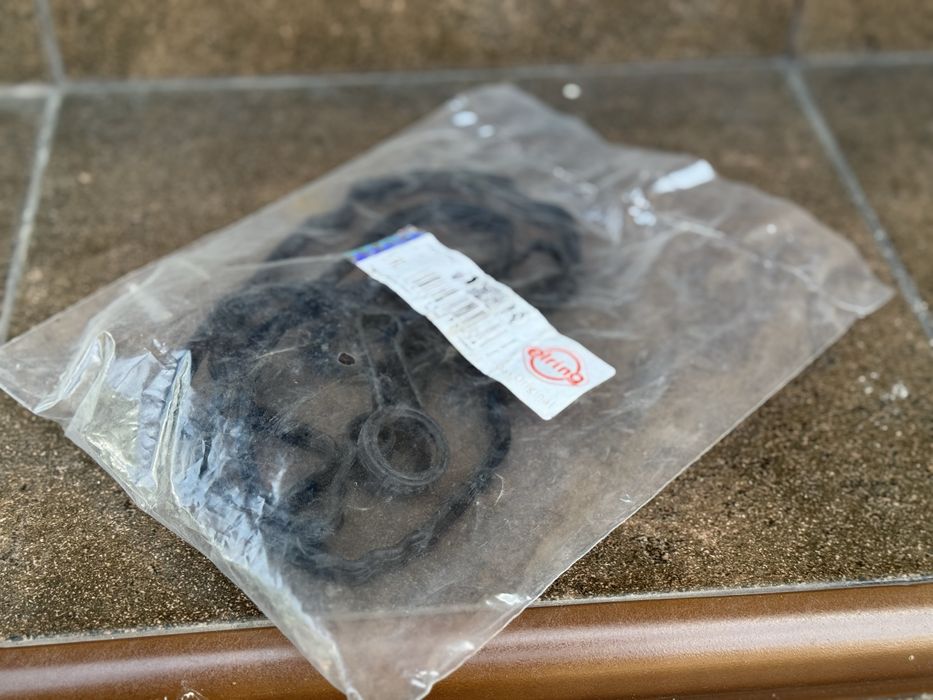 Комплект прокладок крышки. ELRING 249.750 Bmw