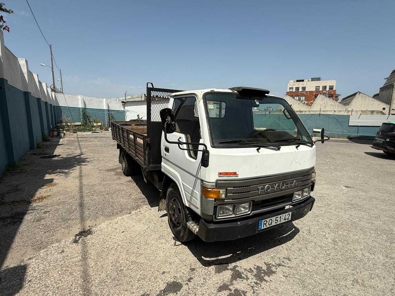 Toyota Dyna 250 com apenas 45 mil KM