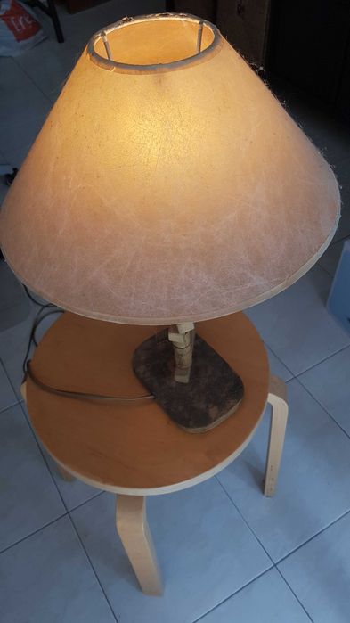 Candeeiro de artesanato com base em pedra