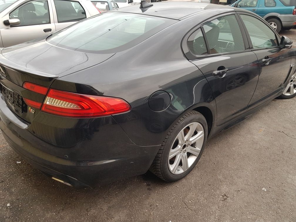 Jaguar xf 3.0 D ,de cilindrada 275 cv