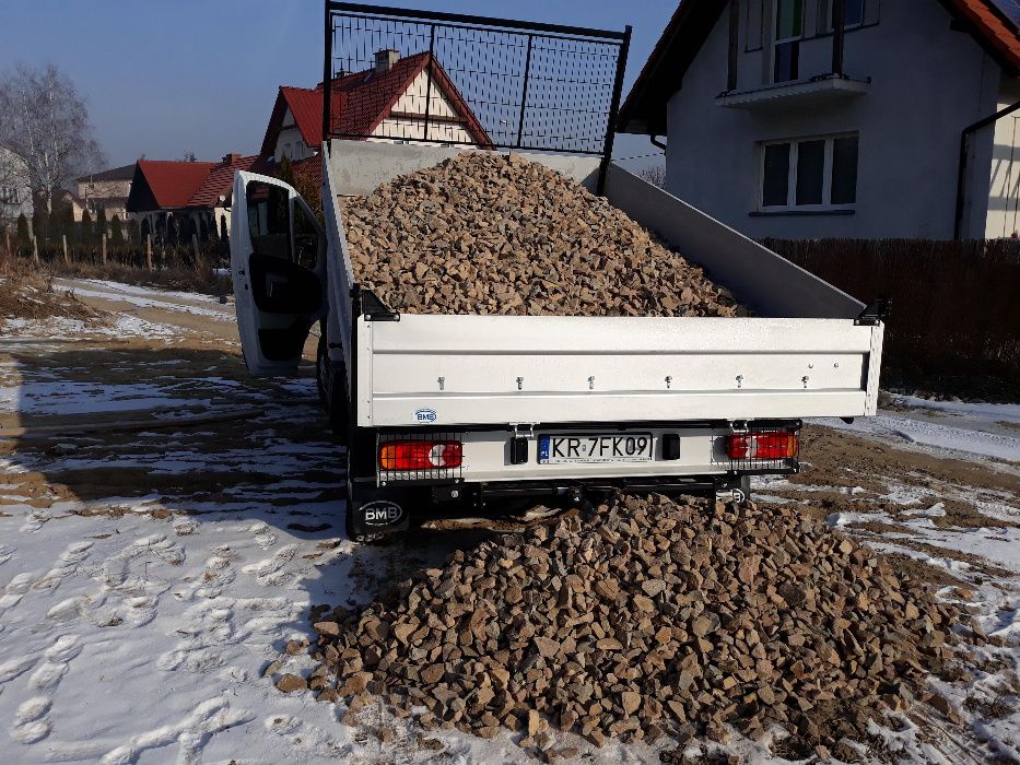 Transport /sprzedaż ziemi piasku kamienia do3t Zabierzów Humus ziemia