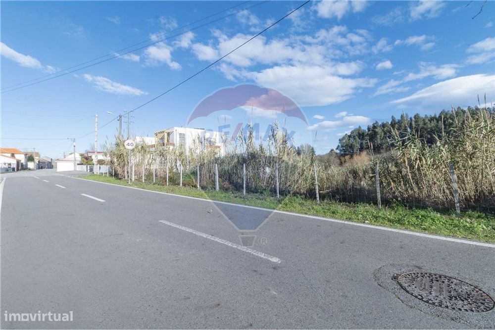 Lote de terreno para moradia isolada com 713m2