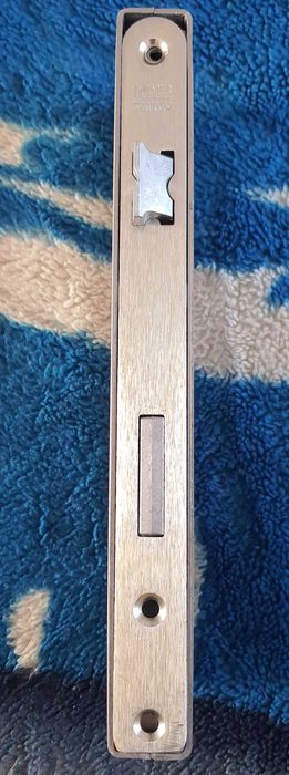 Zamek w stalowej kasecie okazja tanio