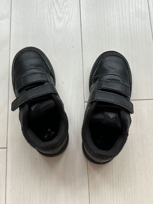 Кроссовки Adidas для мальчика . Размер 30,5. В отличном состоянии